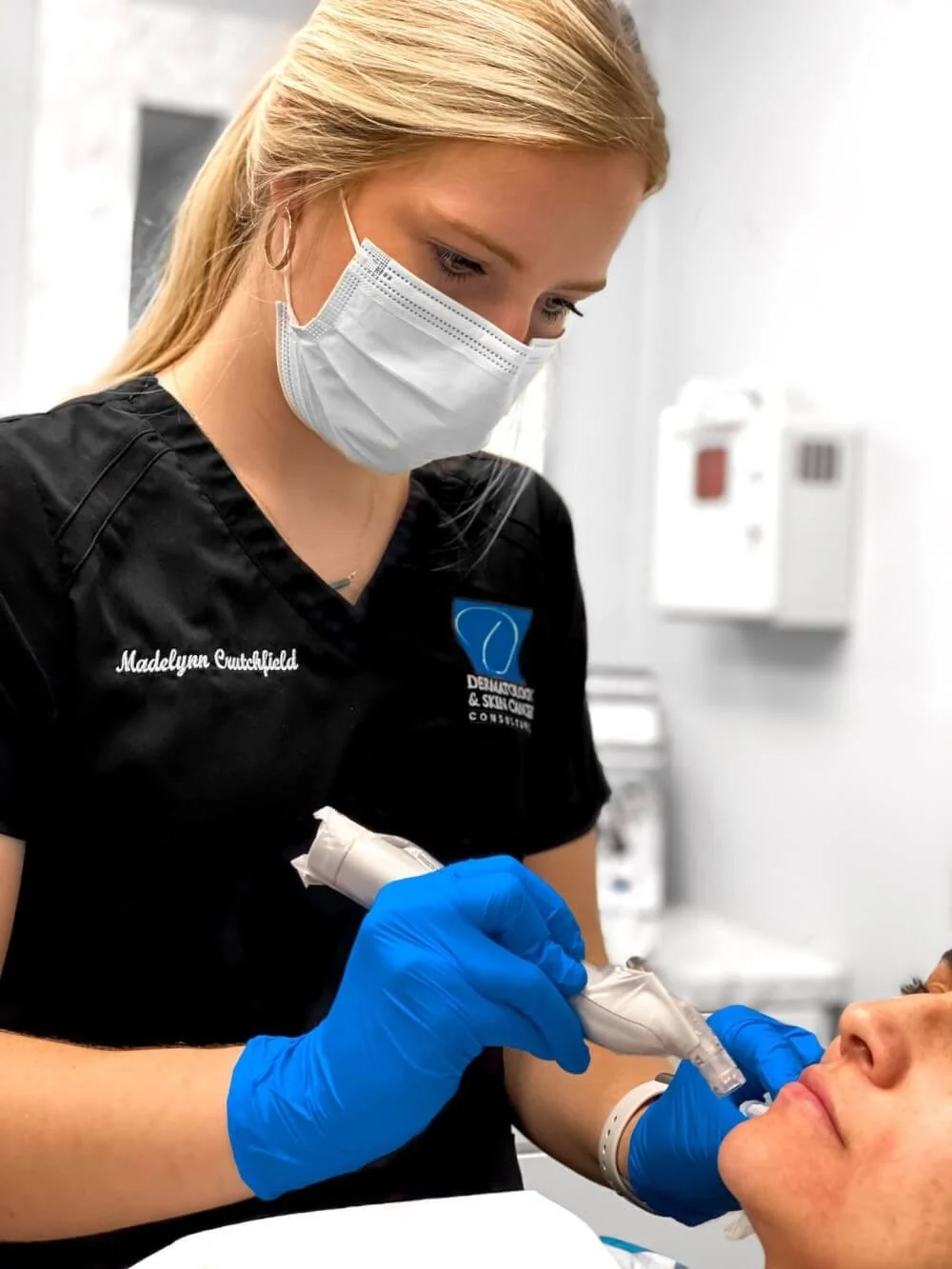 Madelyn performing Microneedling procedure